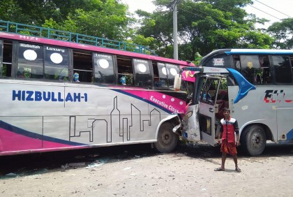 নলছিটিতে বাসের মুখোমুখি সংঘর্ষ, আহত ২০
