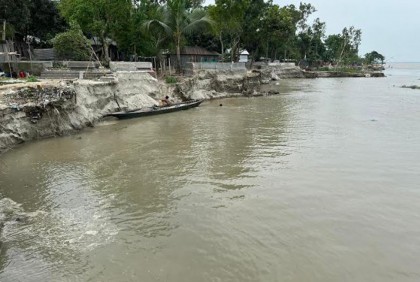সিরাজগঞ্জে পানিবন্দি ৫০ হাজার মানুষ, ৮৪ শিক্ষা প্রতিষ্ঠান