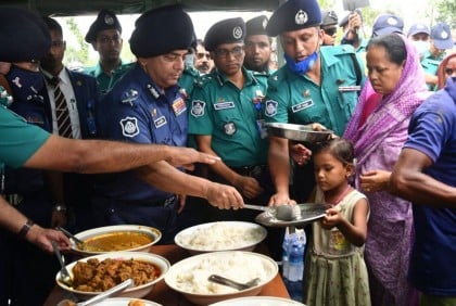 সুনামগঞ্জ ও সিলেটে বন্যার্তদের পাশে আইজিপি 