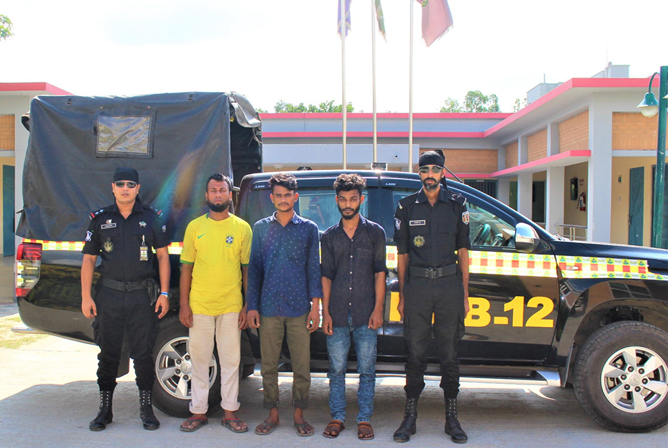 সিরাজগঞ্জে গাঁজাসহ ৩ যুবক আটক