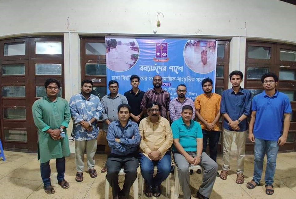 বন্যাদুর্গতদের সহায়তায় ‘ঢাবি পরিবারের’ উদ্যোগ