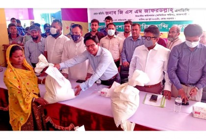 সারিয়াকান্দিতে বন্যার্তদের মাঝে ত্রাণ বিতরণ