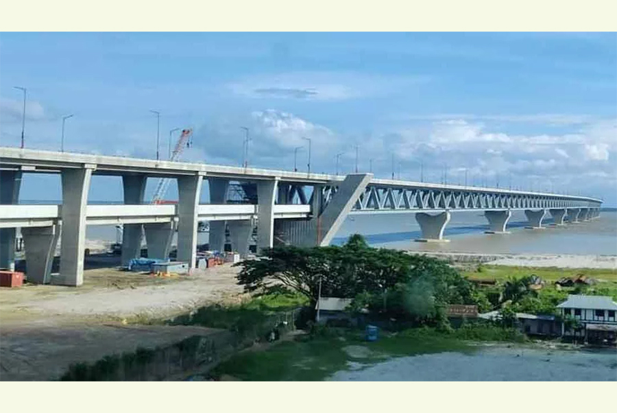 টিএসসিতে পদ্মা সেতুর উদ্বোধনের সরাসরি সম্প্রচার 