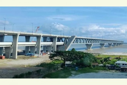 টিএসসিতে পদ্মা সেতুর উদ্বোধনের সরাসরি সম্প্রচার 
