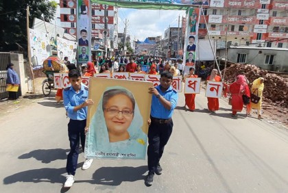 পদ্মা সেতুর উদ্বোধনে শরীয়তপুরে বাঁধভাঙা আনন্দ