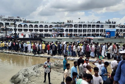 জনসভায় শত লঞ্চে এসেছে লাখো মানুষ
