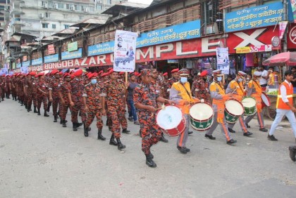 পদ্মা সেতুর উদ্বোধন উপলক্ষে ফায়ার সার্ভিসের বর্ণিল শোভাযাত্রা