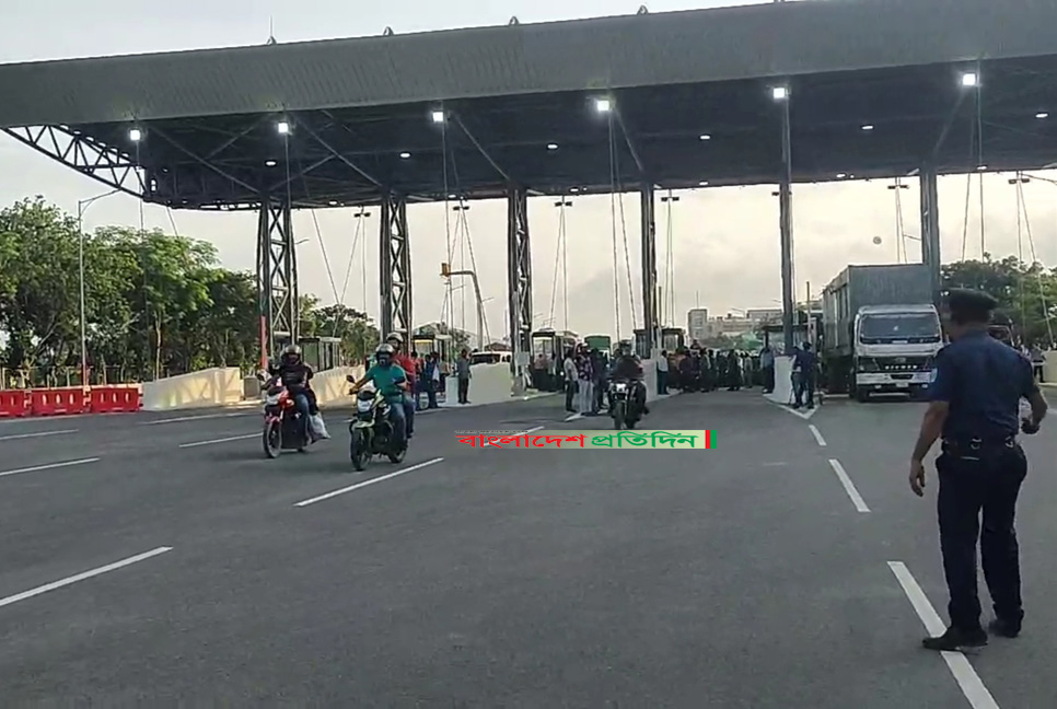 পদ্মা সেতুতে যান চলাচল শুরু, মানুষের মাঝে বাঁধভাঙা উচ্ছ্বাস

