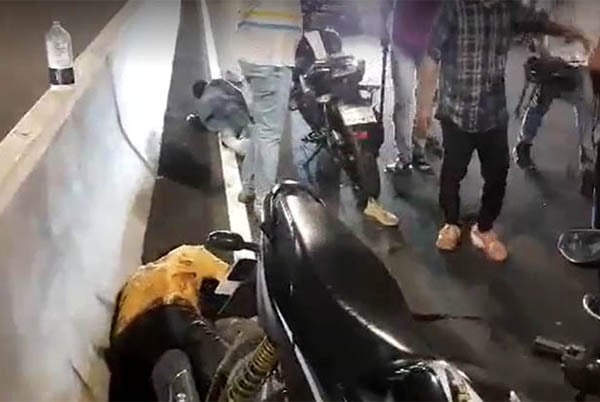 প্রথম দিনেই পদ্মা সেতুতে মোটরসাইকেল দুর্ঘটনায় আহত ২ 