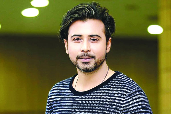 এবার উপস্থাপক