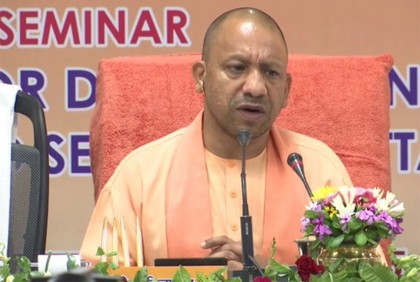 হেলিকপ্টারে পাখির ধাক্কা, অল্পের জন্য রক্ষা যোগী আদিত্যনাথের