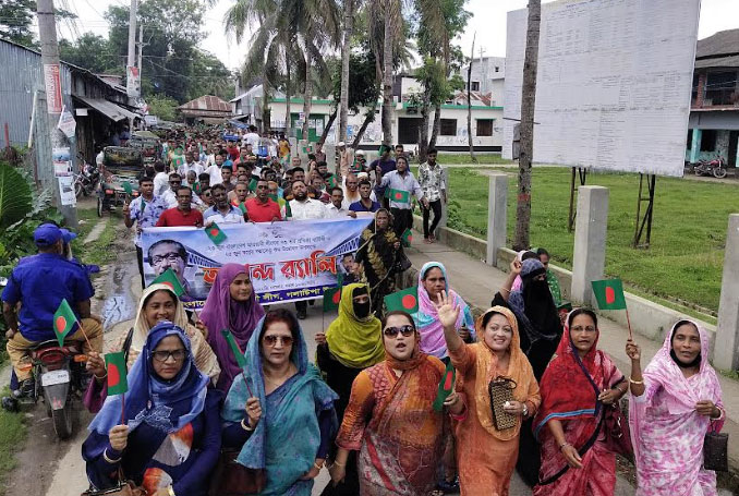 
পদ্মা সেতু চালু হওয়ায় গলাচিপায় আওয়ামী লীগের আনন্দ র‌্যালি