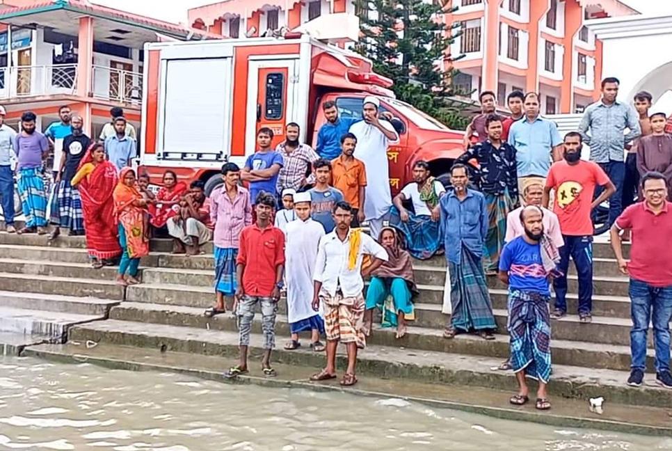 বাবা-মা’র সামনেই ডুবে গেল শিশু, একদিন পর মরদেহ উদ্ধার