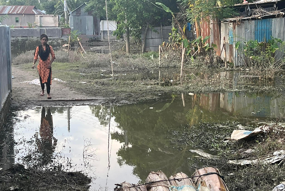 যমুনা নদীর পানি কমলেও দুর্ভোগ কমেনি