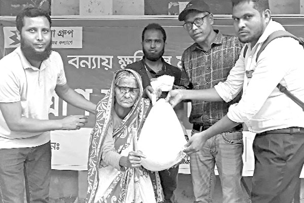 বসুন্ধরা গ্রুপের খাদ্য সহায়তা কুড়িগ্রামের ৫ শতাধিক বানভাসিকে