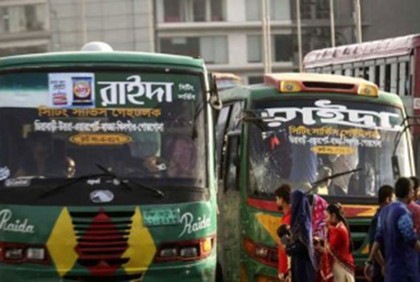 ঢাকায় দুই বাসের প্রতিযোগিতায় আঙ্গুল কাটা পড়লো চালকের