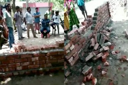 চাঁদা না দেওয়ায় প্রাচীর ভাঙার অভিযোগ কাউন্সিলরের বিরুদ্ধে
