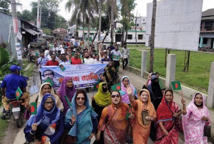 
পদ্মা সেতু চালু হওয়ায় গলাচিপায় আওয়ামী লীগের আনন্দ র‌্যালি