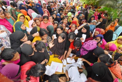 বগুড়ায় উপবৃত্তির টাকার হিসাব
খুলতে ভিড়