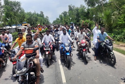 মনোনয়ন পেয়ে মোটরসাইকেল শোডাউন, পরে জানতে পারলেন প্রার্থী পরিবর্তন
