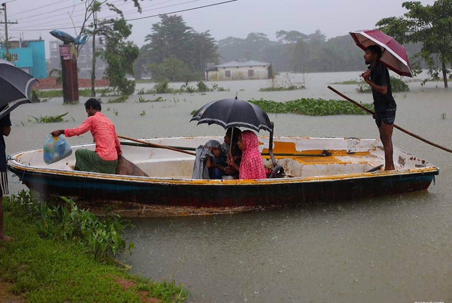 বন্যার পানিতে ভাসছে সিলেট, আজ বৃষ্টির সম্ভাবনা 