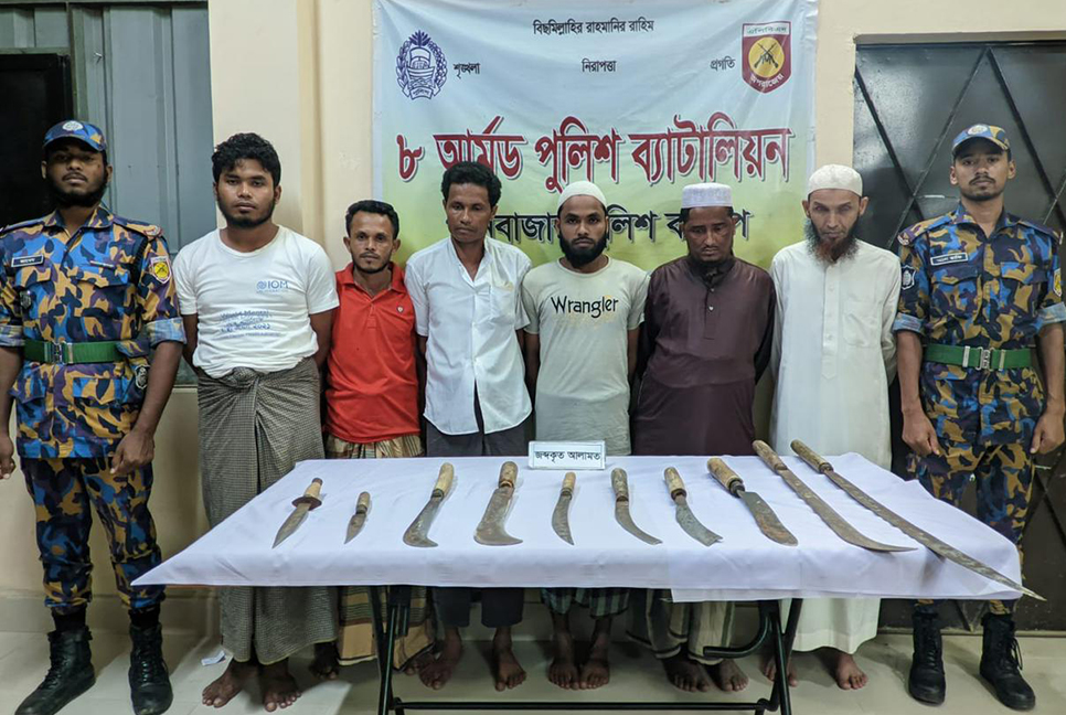 ডাকাতির প্রস্তুতিকালে অস্ত্রসহ ৬ রোহিঙ্গা আটক
