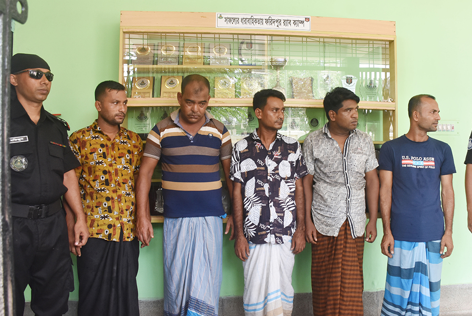 গোয়ালন্দে অজ্ঞান পার্টির ৫ সদস্য আটক