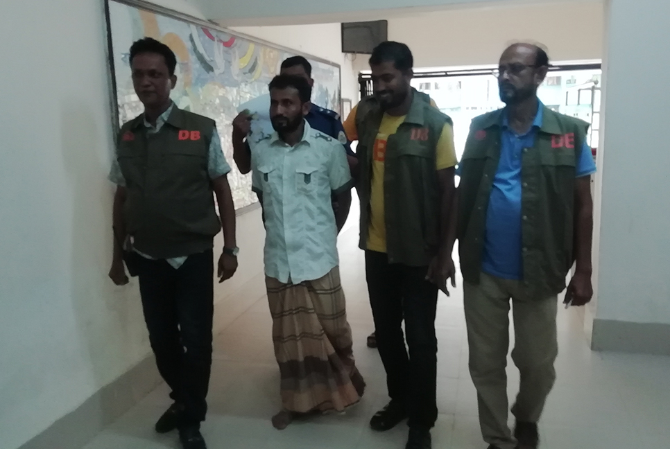হ্যান্ডকাপসহ পালিয়ে যাওয়া আসামি ৩৬ ঘণ্টা পর গ্রেফতার