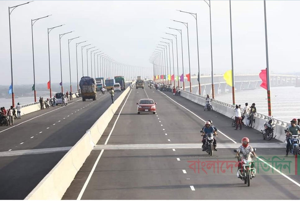 পদ্মা সেতুতে দ্বিতীয় দিন টোল আদায় ১ কোটি ৯৭ লাখ টাকার বেশি


