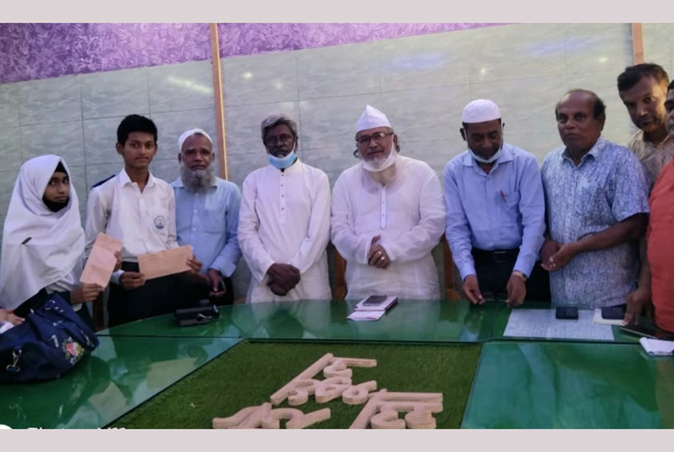 কুমিল্লায় কৃতি শিক্ষার্থীদের বৃত্তি প্রদান