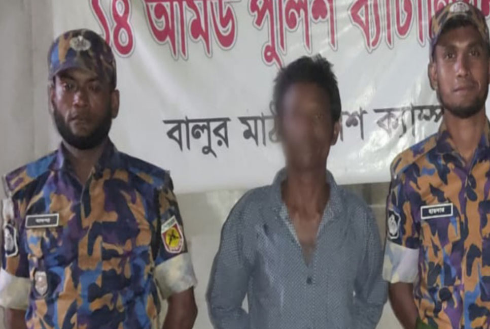 উখিয়ায় এনজিও কর্মীকে ইভটিজিং, প্রতিবাদ করায় কুপিয়ে জখম