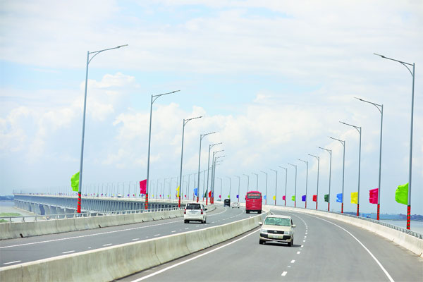 নান্দনিক পদ্মা সেতু