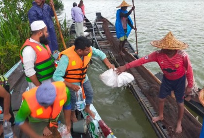 সুনামগঞ্জে রক্তদান সমিতির ত্রাণ বিতরণ