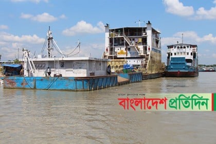 অনির্দিষ্টকালের জন্য শিমুলিয়া-মাঝিরকান্দিতে ফেরি চলাচল বন্ধ