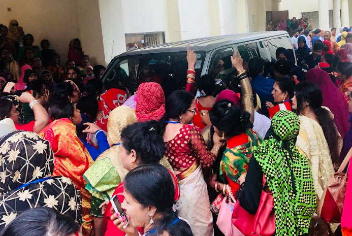 পিরোজপুরে মহিলা আওয়ামী লীগের সম্মেলন পণ্ড