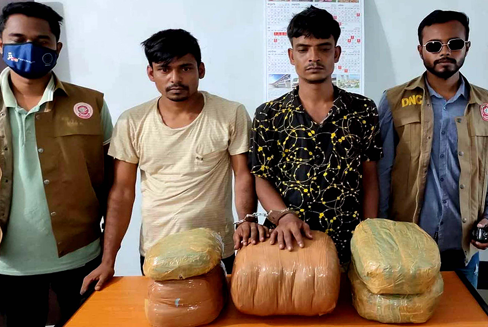 বগুড়ায় গাঁজাসহ গ্রেফতার ২