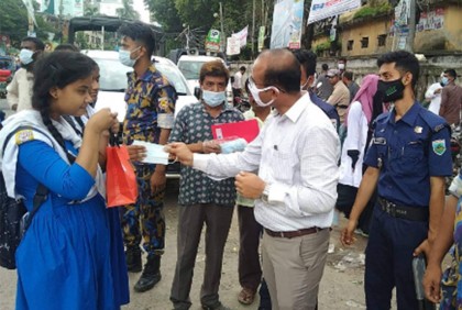 করোনার নির্দেশনা বাস্তবায়নে মাঠে বগুড়া জেলা প্রশাসন 