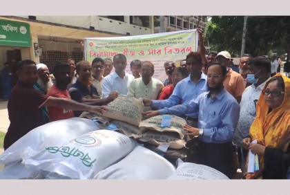 ঝিনাইদহে ১২’শ কৃষকের মাঝে সার ও বীজ বিতরণ