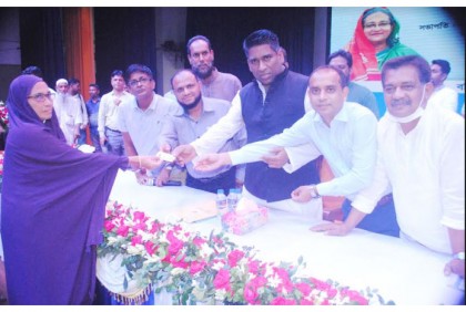 বরিশালে ফ্যামিলি
কার্ড বিতরণ