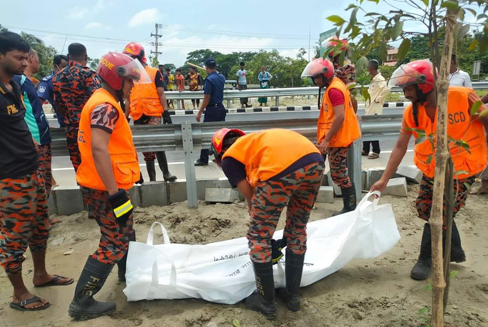পদ্মা সেতুর মাওয়া প্রান্তে গাড়ি চাপায় বৃদ্ধা নিহত