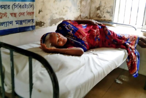 দিনাজপুরে
ছেলের নির্যাতনে হাসপাতালে মা