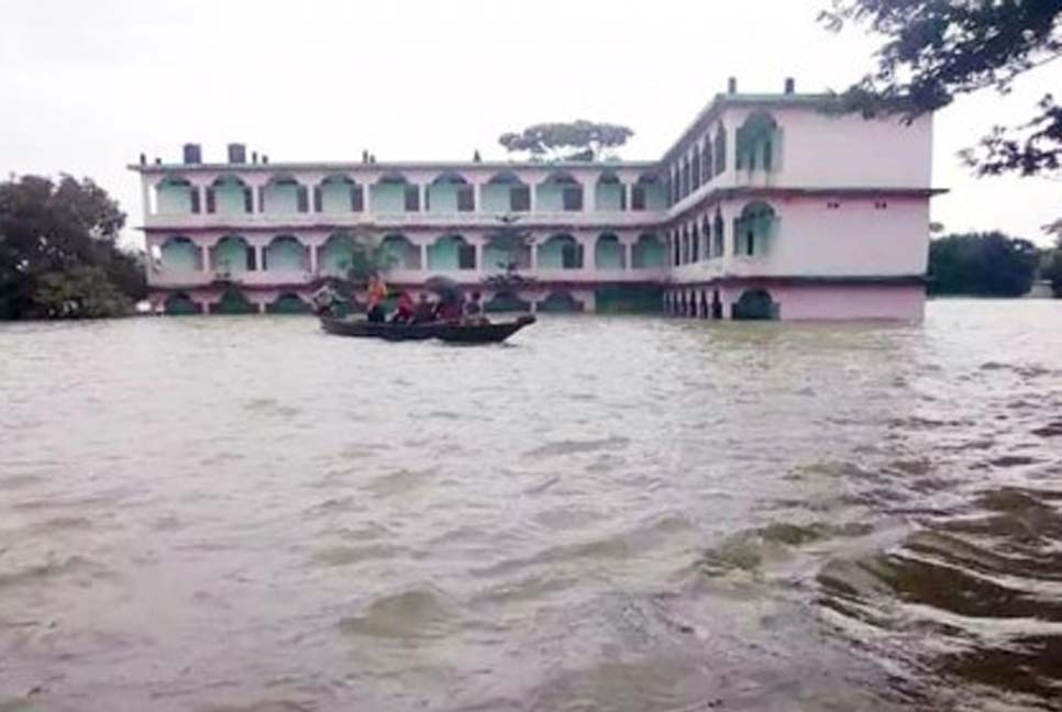বন্যায় ১১০১ হাইস্কুল-কলেজ ক্ষতিগ্রস্ত