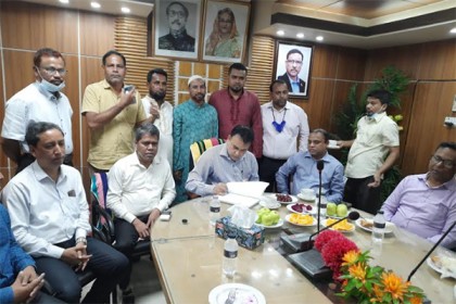 নোয়াখালী পৌরসভার কার্যক্রম পরিদর্শন করলেন চট্টগ্রাম বিভাগীয় কমিশনার