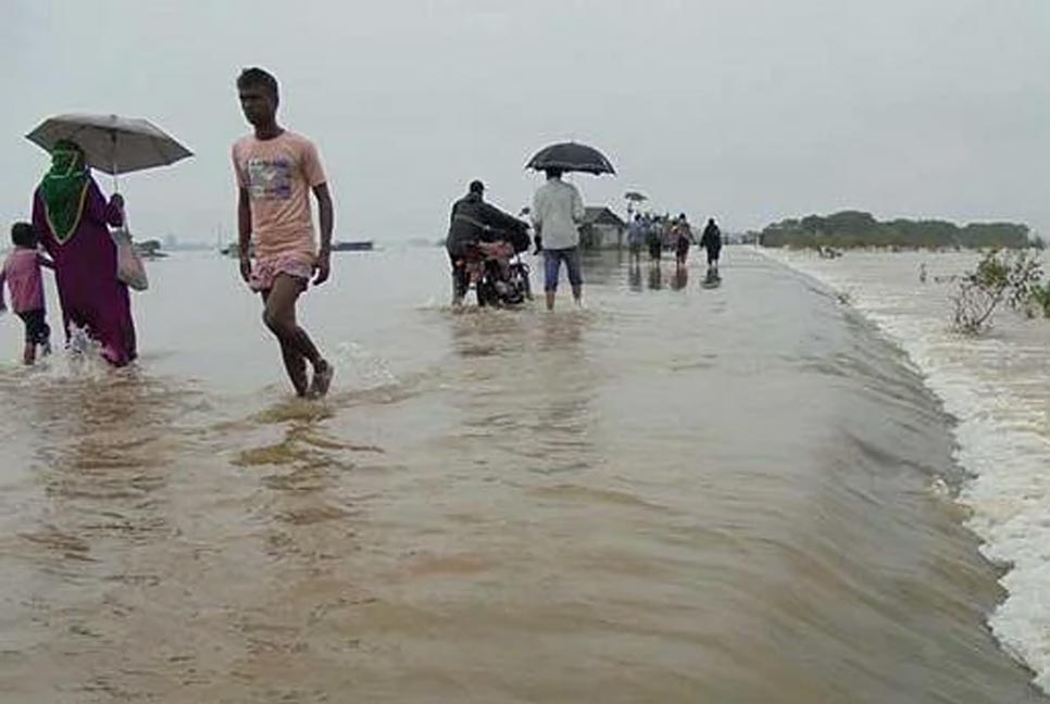 সিলেটে পানি নামছে ধীর গতিতে 