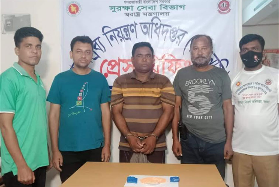বরগুনায় ইয়াবা ও আইসসহ মাদক ব্যবসায়ী গ্রেফতার