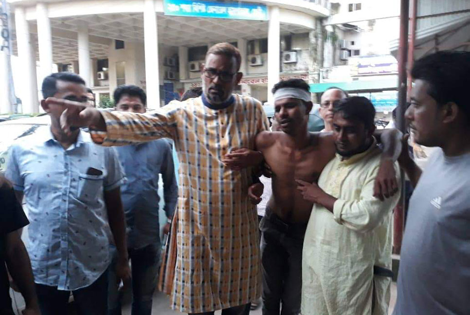 ফুলগাজীতে বিএনপির নেতাকর্মীদের উপর হামলা, আহত ৩০