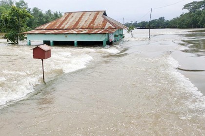 যেসব কারণে ধীরে নামছে সিলেটের বন্যার পানি 