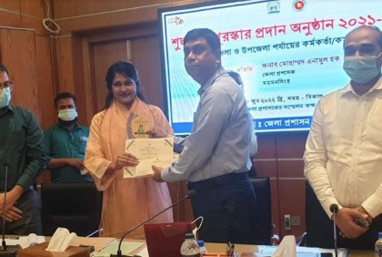শুদ্ধাচার পুরস্কার পেলেন ভালুকার ইউএনও সালমা খাতুন