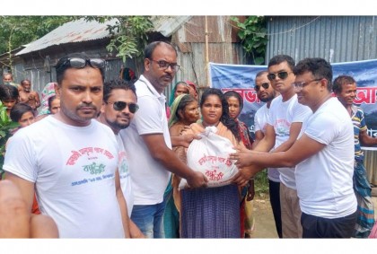 মিঠামইনে বন্যার্তদের মাঝে ত্রাণ বিতরণ