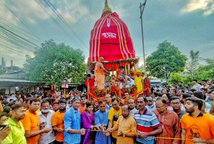 বগুড়ায় উৎসবমুখর পরিবেশে রথযাত্রা